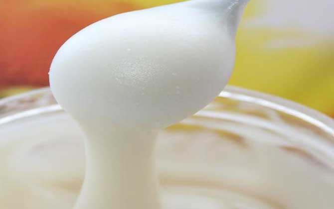 蜂蜜價(jià)格多少錢(qián)一斤?因蜂蜜種類(lèi)的不同,蜂蜜價(jià)格也千差萬(wàn)別! 椴樹(shù)蜜