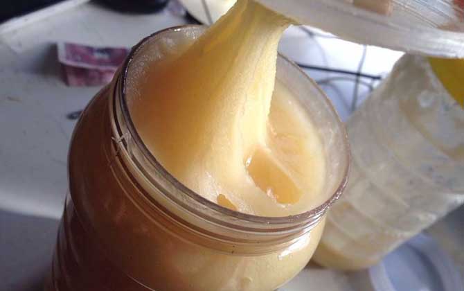 蜂蜜變質(zhì)是什么樣子的?蜂蜜有這幾個(gè)現(xiàn)象,說明蜂蜜已經(jīng)變質(zhì)了! 蜂蜜