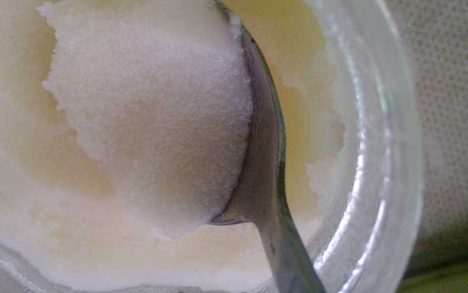 蜂蜜的種類有哪些?因分類依據(jù)的不同,蜂蜜可劃分成很多種類! 蜂蜜