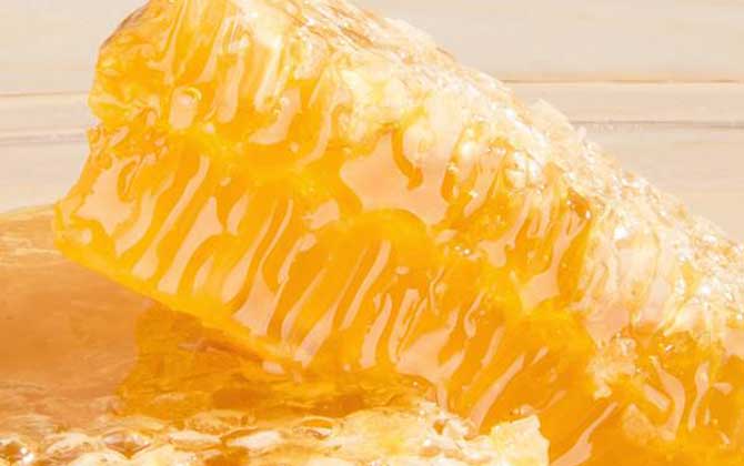 蜂巢蜜的作用與功效有哪些?經常吃蜂巢蜜,這6個好處跑不了! 蜂巢蜜