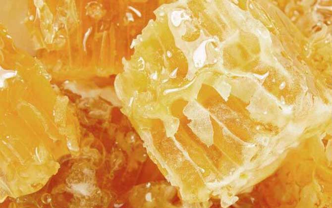蜂巢蜜的作用與功效有哪些?經常吃蜂巢蜜,這6個好處跑不了! 蜂巢蜜