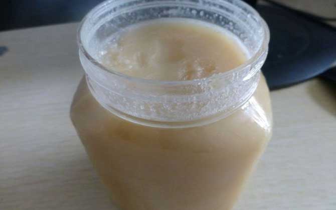 蛋清加蜂蜜能做面膜嗎?答案是能,不但美白祛斑,還能潤膚除皺! 蜂蜜