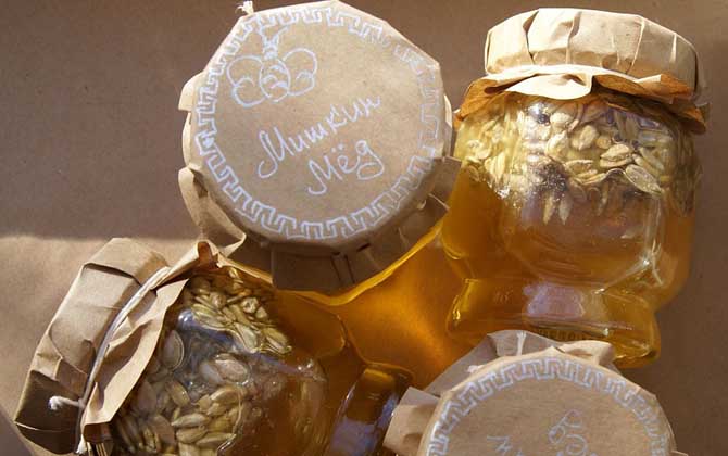 蜂蜜的保質期有多長?理論上永不變質,但一般標成2年或18個月! 蜂蜜