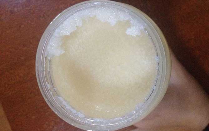 真蜂蜜會(huì)結(jié)晶嗎?結(jié)晶是蜂蜜的特性,所有自然成熟蜜都能結(jié)晶! 蜂蜜