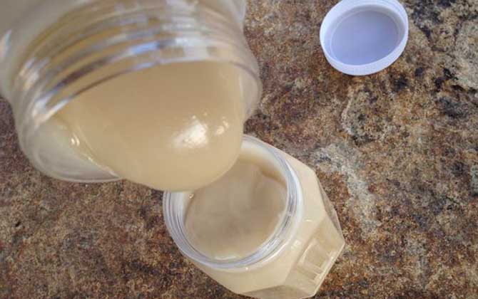 蜂蜜洗臉有什么好處?不但可以美白保濕,而且還能祛斑除皺! 蜂蜜洗臉