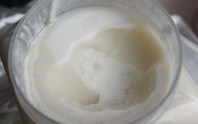 蜂蜜結晶好還是不結晶好?沒有定論,但完全不能結晶肯定是假蜜! 蜂蜜