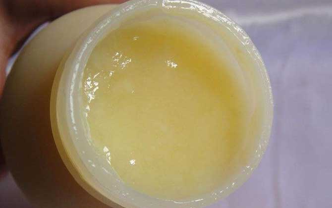 蜂王漿的保質(zhì)期是多久?常溫下3天就會變質(zhì),冷凍后能保存兩年! 蜂王漿