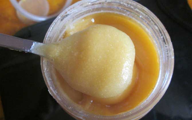 牛奶可以加蜂蜜嗎?完全沒有任何問題,二者搭配后營養(yǎng)更能互補(bǔ)! 蜂蜜