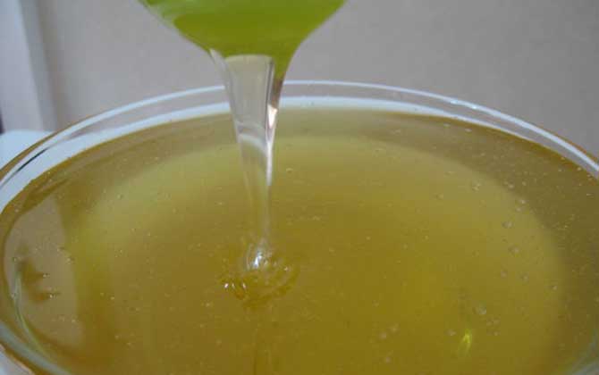 天天喝蜂蜜會(huì)不會(huì)發(fā)胖?看食用量,適量能減肥,過(guò)量越喝越胖! 蜂蜜