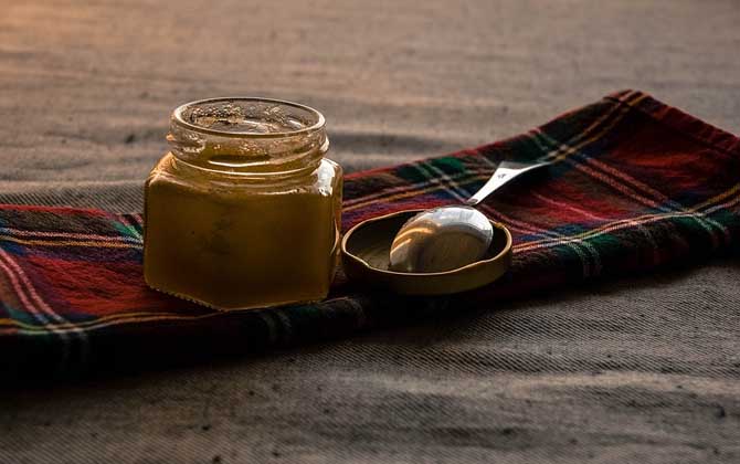 孕婦可以喝蜂蜜嗎?肯定能喝,經常喝對自身和胎兒都大有好處! 蜂蜜