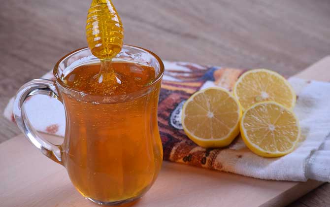 孕婦可以喝蜂蜜嗎?肯定能喝,經常喝對自身和胎兒都大有好處! 蜂蜜