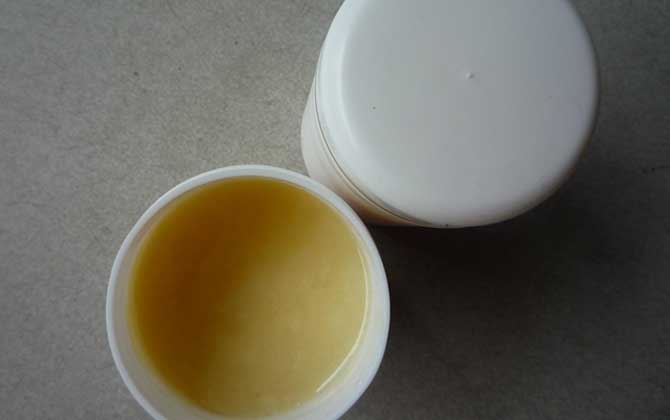 吃蜂王漿一個月后感覺怎么樣?不但體質(zhì)會變強,膚質(zhì)也會變好! 蜂王漿