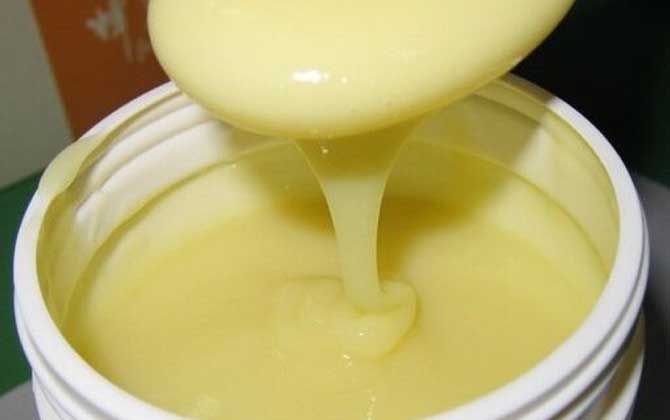 吃蜂王漿一個月后感覺怎么樣?不但體質(zhì)會變強,膚質(zhì)也會變好! 蜂王漿