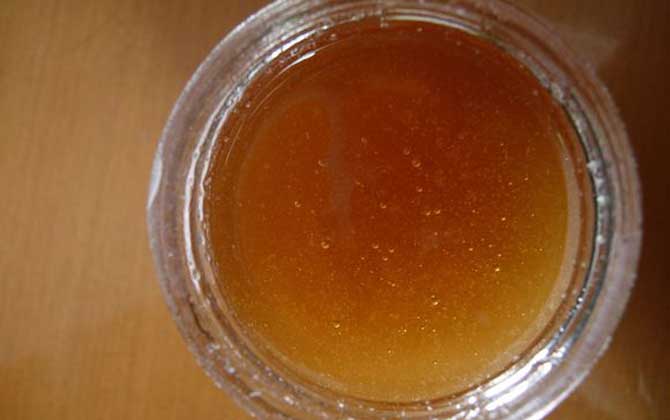怎么判斷蜂蜜過期不能吃了?這4種情況不要吃,否則會食物中毒! 蜂蜜