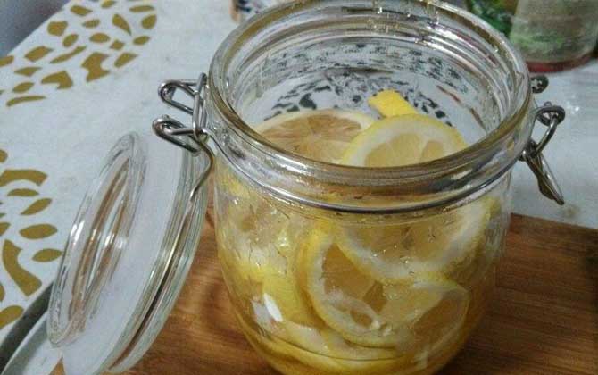 蜂蜜檸檬水能天天喝嗎?能天天喝,但一定要控制每天的飲用量! 蜂蜜檸檬水