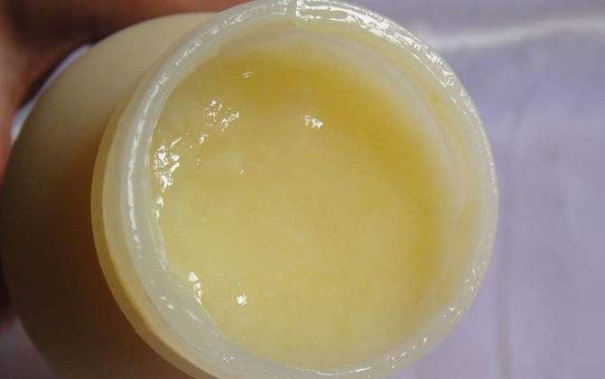 吃蜂王漿后胸變大了,可能是正常情況,蜂王漿有一定的豐胸作用! 蜂王漿