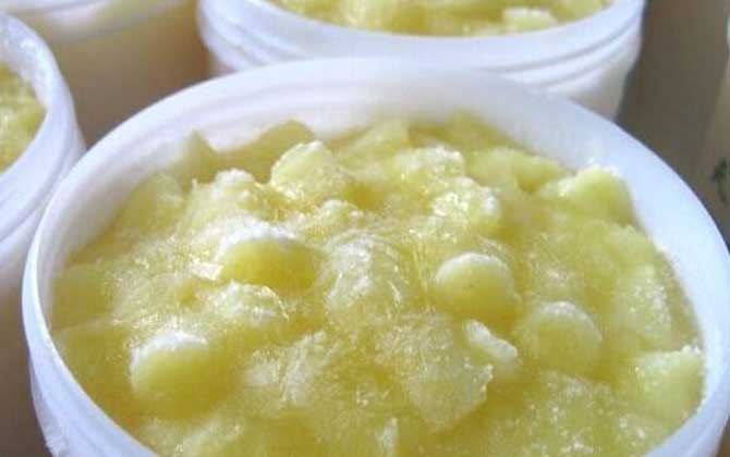 吃蜂王漿后胸變大了,可能是正常情況,蜂王漿有一定的豐胸作用! 蜂王漿