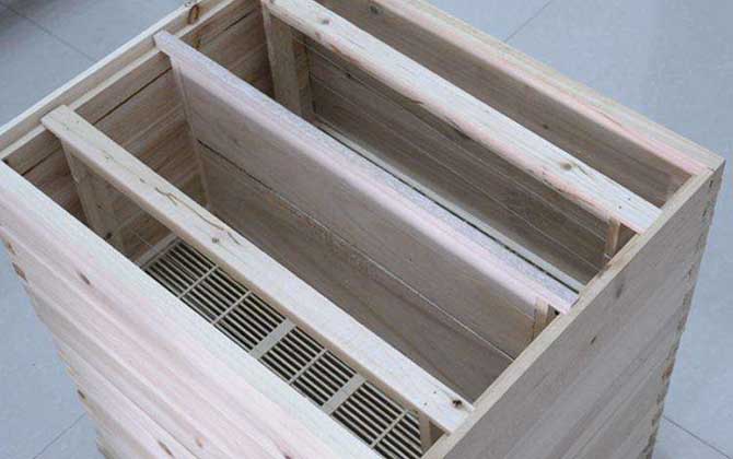 蜂箱的種類及優(yōu)點(diǎn)和缺點(diǎn) 意蜂標(biāo)準(zhǔn)蜂箱