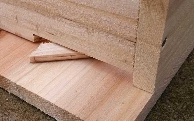 蜂箱的種類及優(yōu)點(diǎn)和缺點(diǎn) 12框方形蜂箱