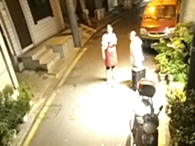 湖南一超市女老板為晚歸女孩留燈近10年！網友：是夜空中最亮的星