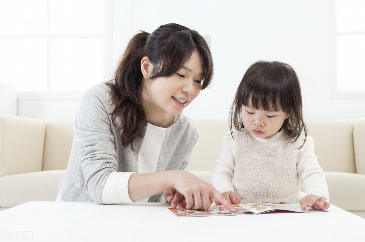 孩子閱讀好處多，如何讓孩子愛上閱讀？只要一個(gè)方法