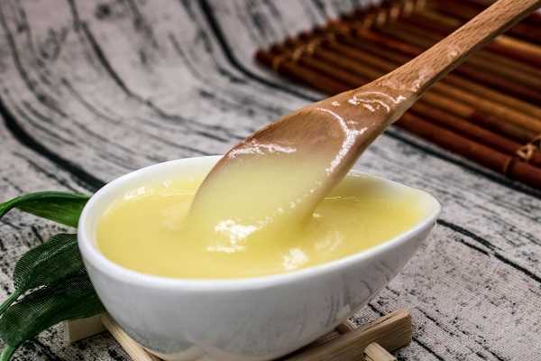 蜂王漿的禁忌(蜂王漿的作用和功效及禁忌人群) 蜂王漿的禁忌(蜂王漿的作用和功效及禁忌人群)