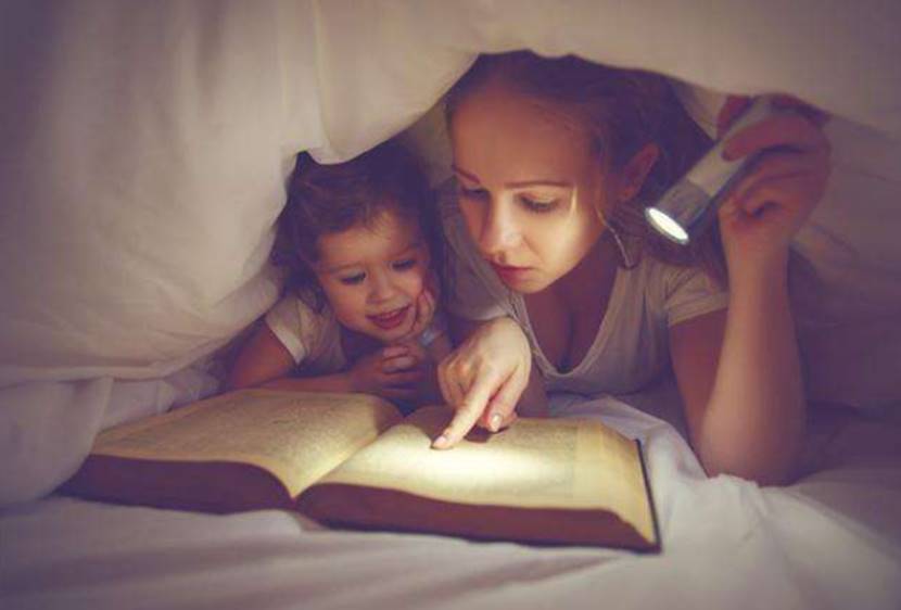 孩子總問月亮上是不是真有嫦娥和玉兔 “媽媽,月亮上有沒嫦娥?”中秋節(jié)寶寶靈魂發(fā)問,媽媽的回答很贊