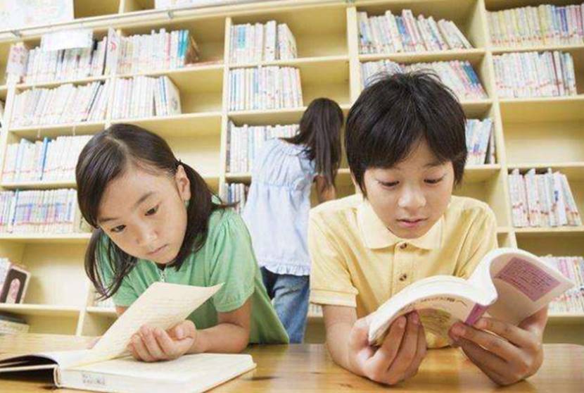 孩子總問月亮上是不是真有嫦娥和玉兔 “媽媽,月亮上有沒嫦娥?”中秋節(jié)寶寶靈魂發(fā)問,媽媽的回答很贊