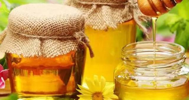 蜂蜜應(yīng)該如何儲(chǔ)藏好（蜂蜜比較好的存放方法）