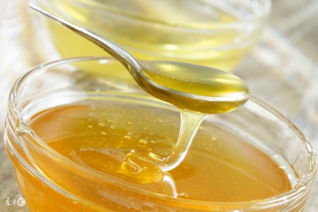 蜂蜜發(fā)酸了還能吃嗎?(盤點(diǎn)發(fā)酸的原因) 蜂蜜發(fā)酸了還能吃嗎?(盤點(diǎn)發(fā)酸的原因)