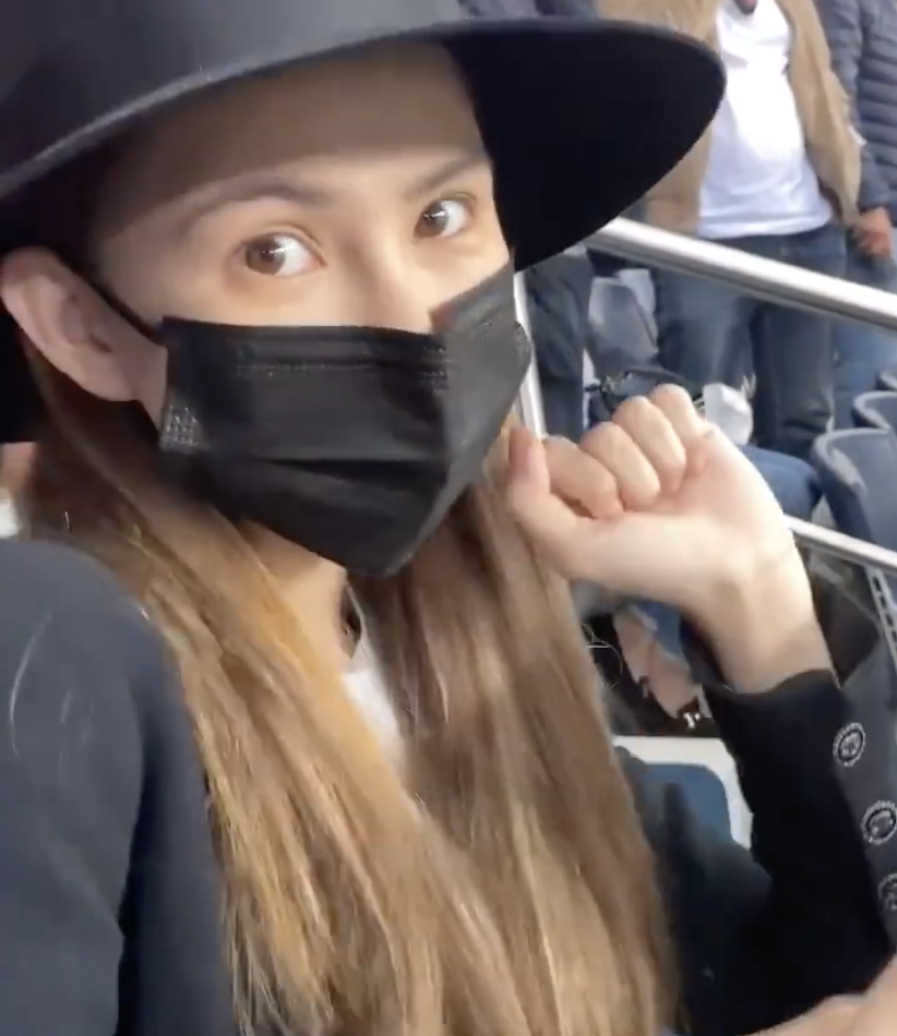 周杰倫攜昆凌巴黎觀戰梅西球賽,賽前播放《Mojoto》周董直呼驚喜 周杰倫攜昆凌巴黎觀戰梅西球賽,賽前播放《Mojoto》周董直呼驚喜