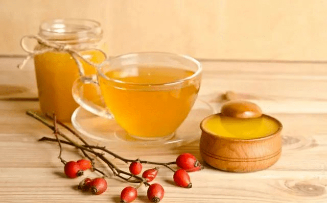 春天喝蜂蜜的好處(春天喝蜂蜜水上火嗎) 春天喝蜂蜜的好處(春天喝蜂蜜水上火嗎)