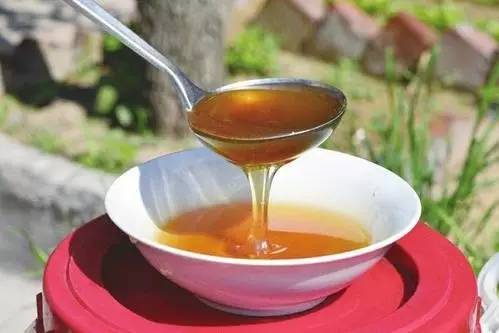 蜂蜜是花蜜嗎(蜂蜜是怎么產生的) 蜂蜜是花蜜嗎(蜂蜜是怎么產生的)