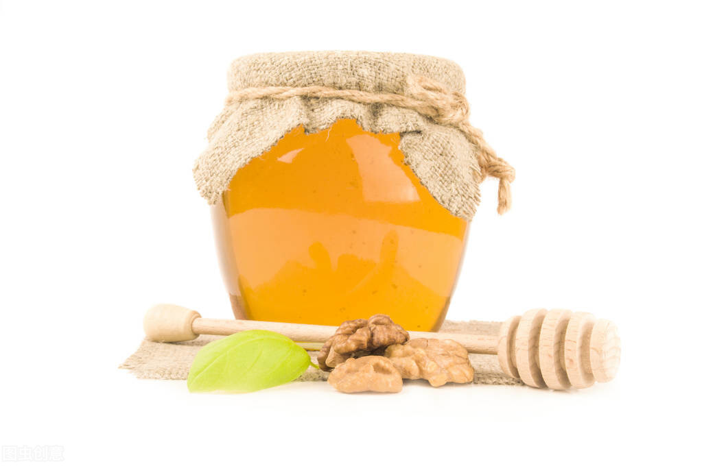 蜂蜜成豬油狀是什么原因（蜂蜜結(jié)晶成固態(tài)像豬油的原因）