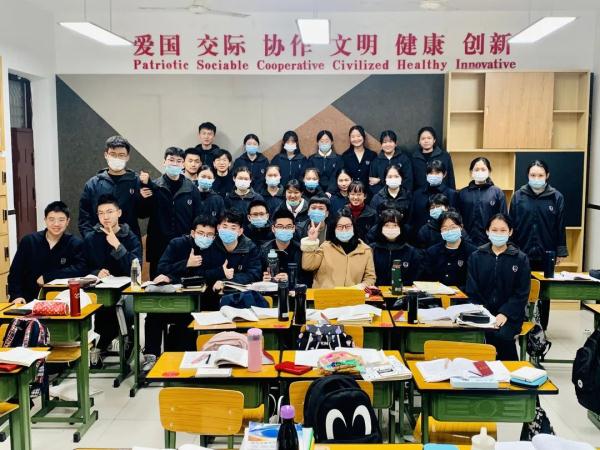 高中同班，大學同寢，緣分啊