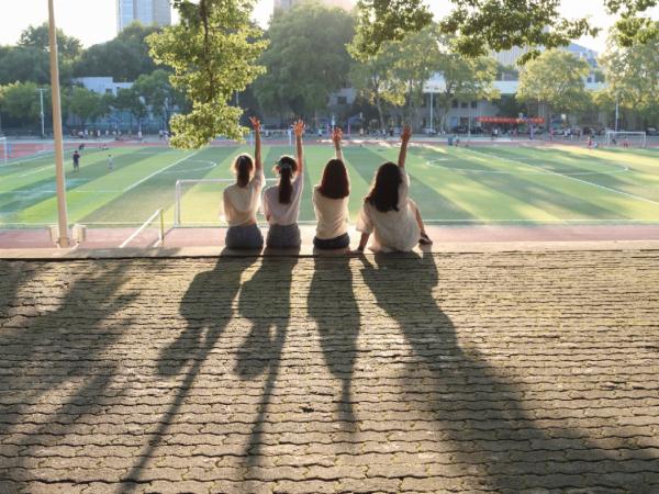 高中同班，大學同寢，緣分啊