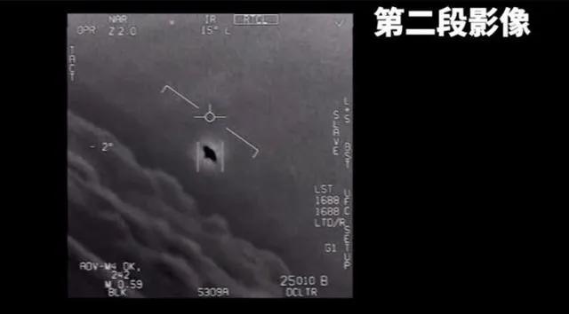 日本再現神秘白球：浮在空中不動，墜著未知物體，它到底是什么？