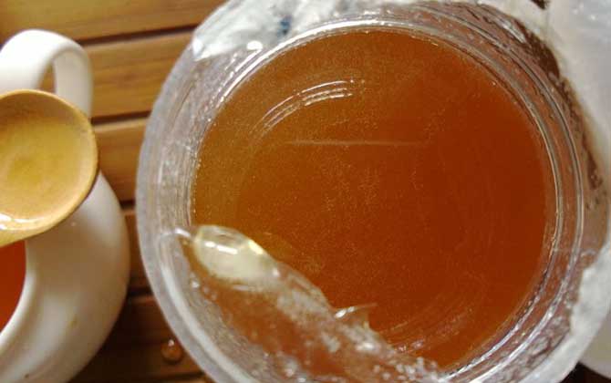 芝麻蜜的營養(yǎng)價值(芝麻蜜的作用與功效及食用方法) 芝麻蜜的營養(yǎng)價值(芝麻蜜的作用與功效及食用方法)