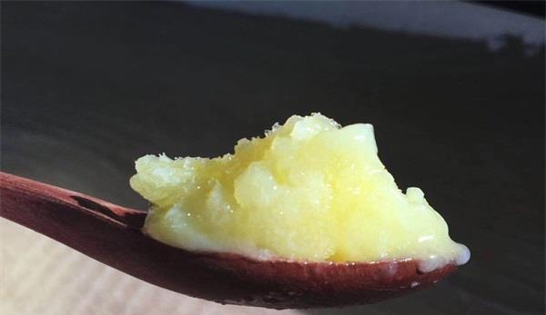 蜂王漿什么味道是屬于正常的(蜂王漿的味道是什么味道) 蜂王漿什么味道是屬于正常的(蜂王漿的味道是什么味道)