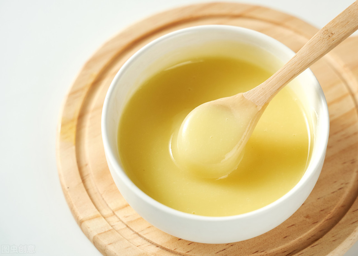 蜂王漿是哪種蜜蜂的分泌物(蜂王漿的功效與作用) 蜂王漿是哪種蜜蜂的分泌物(蜂王漿的功效與作用)