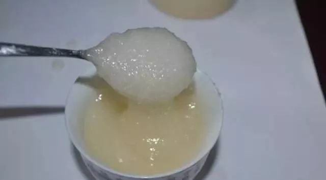 蜂蜜凝固的好還是不凝固的好(如何判斷蜂蜜是否純正) 蜂蜜凝固的好還是不凝固的好(如何判斷蜂蜜是否純正)