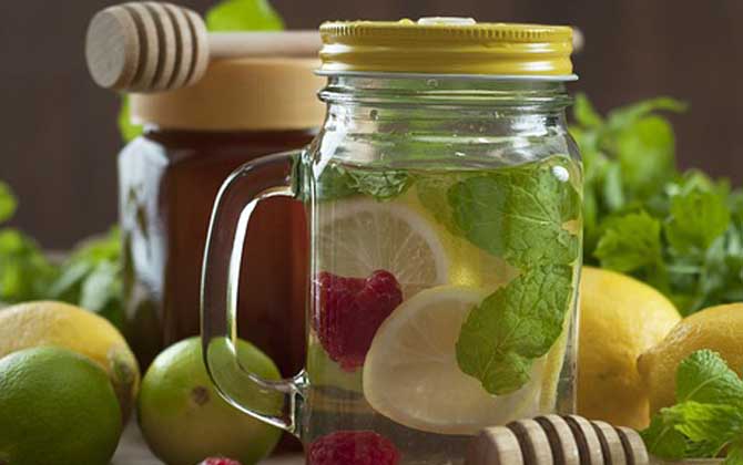 蜂蜜放了五年還能吃嗎？要看有沒有變質，若已變質則不能再食用！