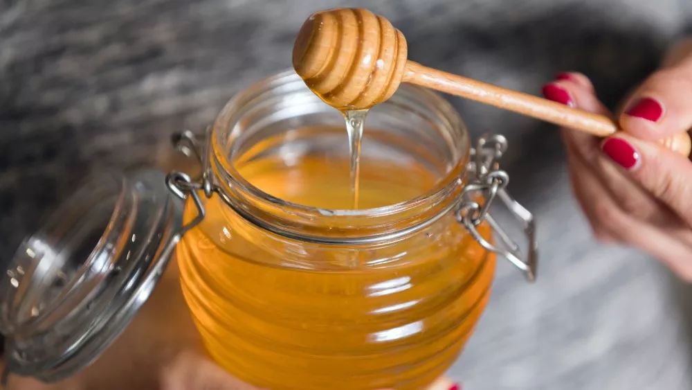 烏克蘭蜂蜜的特點(diǎn)（烏克蘭蜂蜜種類(lèi)和特點(diǎn)）